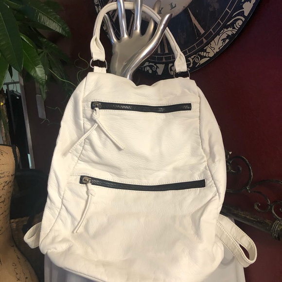 Backpack - Picture 5 of 5